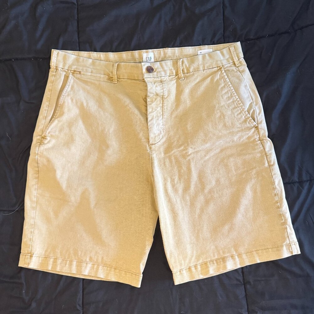 GAP Men's 36" Khaki Shorts